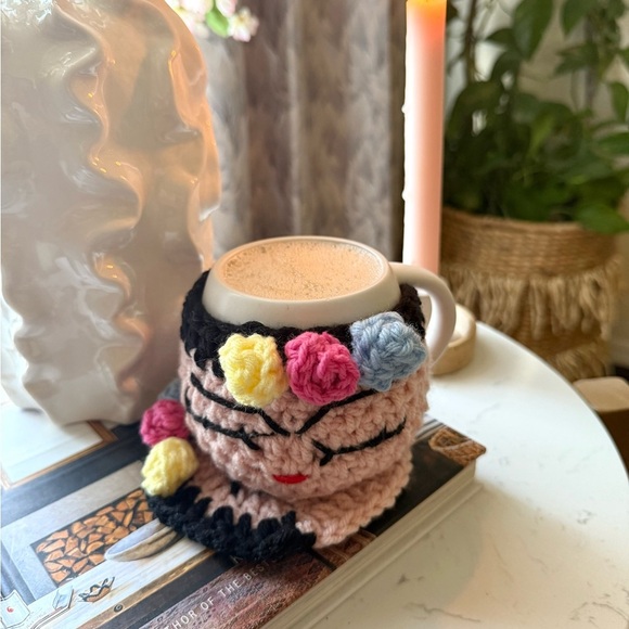 Frida Kahlo Crochet Mug Cozy & Coaster Set - Picture 7 of 7